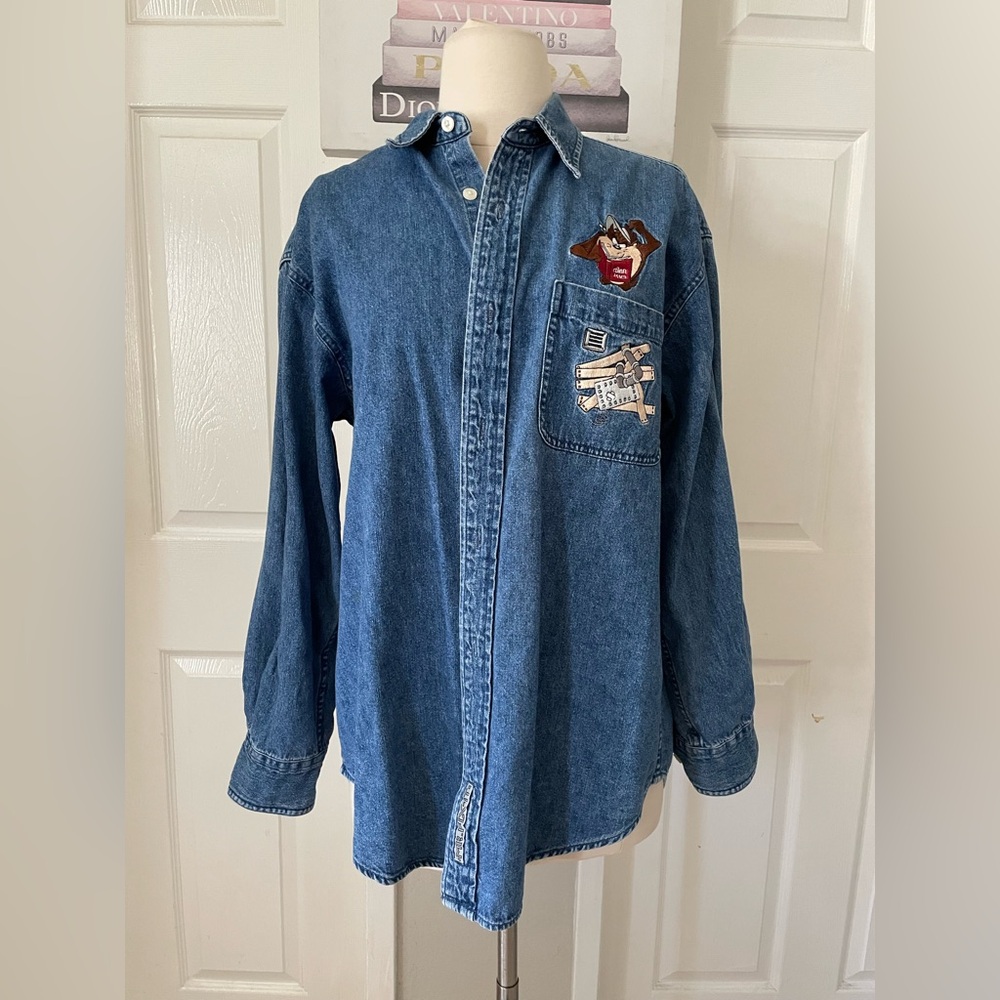 Vintage 1999 Warner Bros Taz the Tasmanian Devil embroidered denim button S